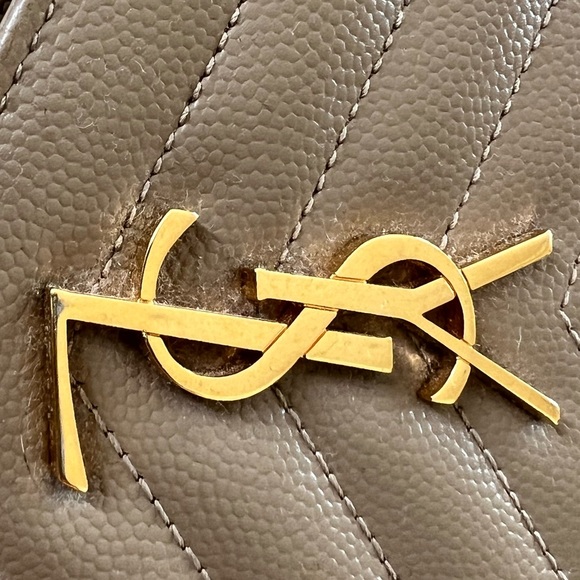 YSL Cassandre WOC - Picture 2 of 13